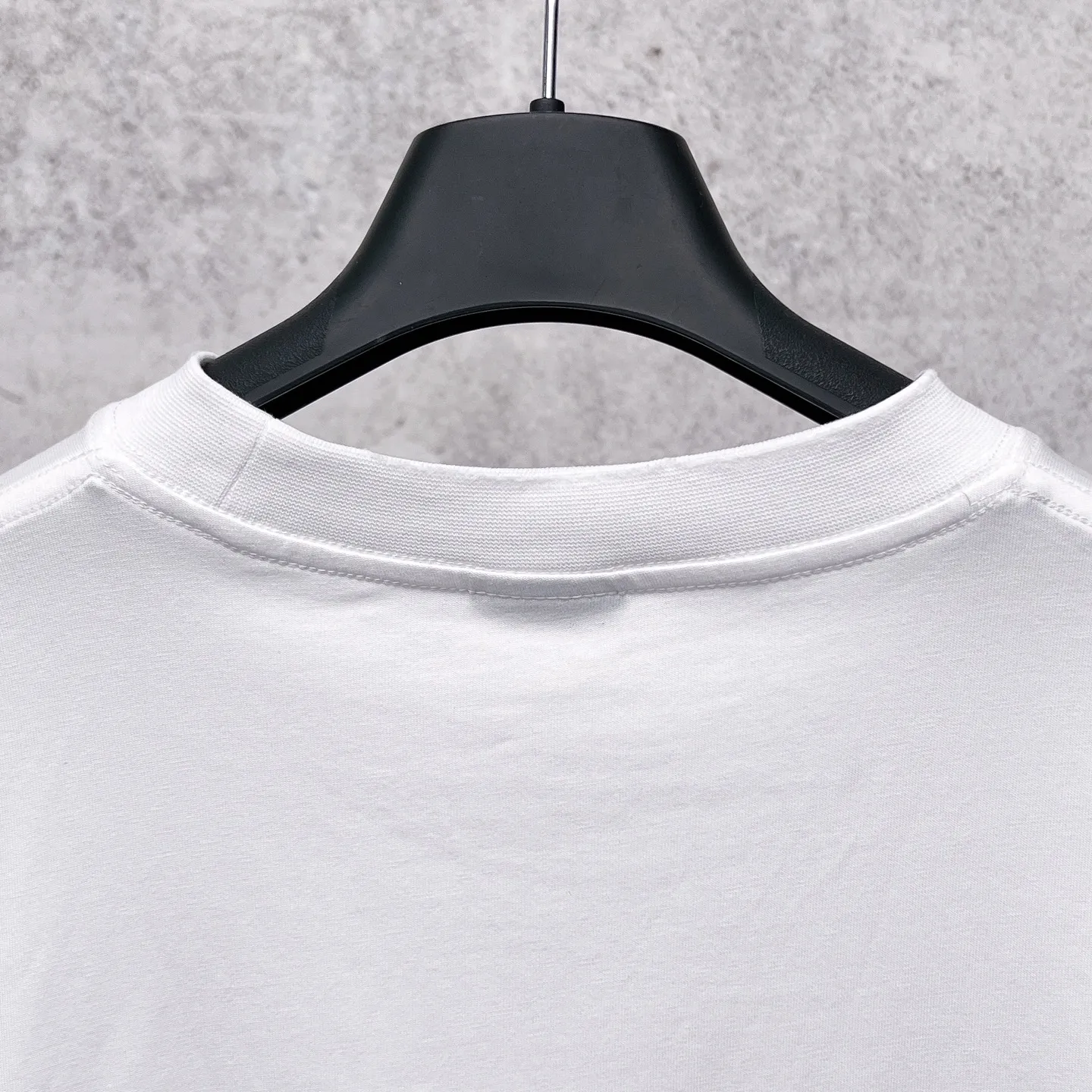 【 . Quality】BALENCI*GA/ .SS 26 New Arrival 。 LOGO T 。 Retro 。 . Authentic 。 ！ ZP 。 260 ， . ， ， 。 。 ， 。 OS . Same Style ：BL 263790 ：Black，White Size：XS S M L